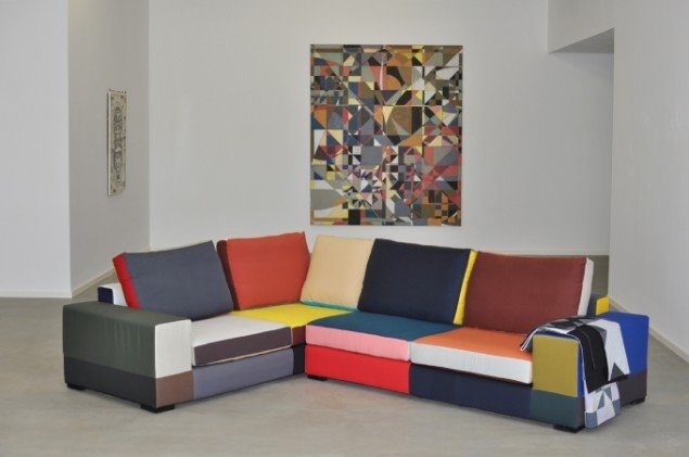 Hos Mette Winckelmann bliver patchworket et symbol for et møde: Magic circle(sofaen) og Devils puzzle, 2011.