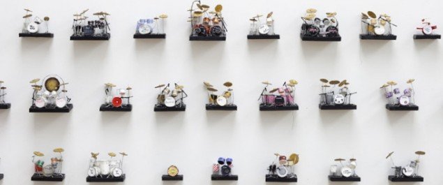 Rose Eken: 100 Drum Kits. Foto: Torben Eskerod/Kunsthallen Brandts.