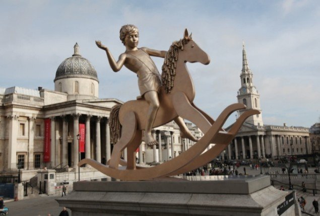 Elmgreen & Dragsets skulptur Powerless Structures, fig. 101 til Trafalgar Square i London, 2012. Foto:  James O Jenkins.