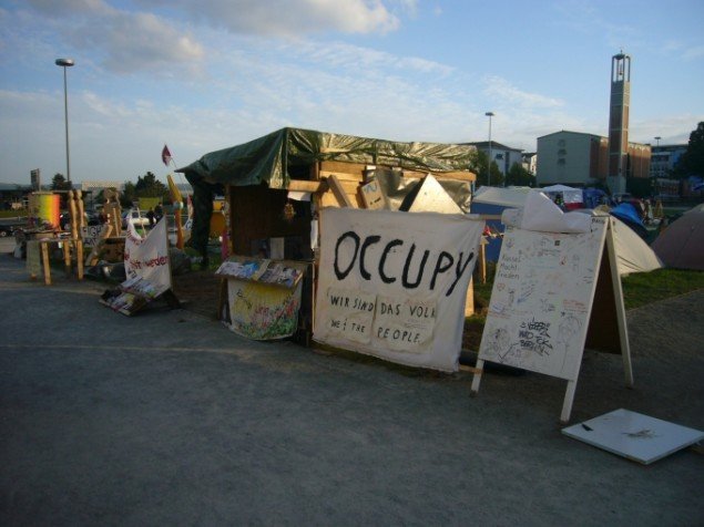Occupy-lejren foran Fridericianum i Kassel. (Foto: Matthias Hvass Borello)