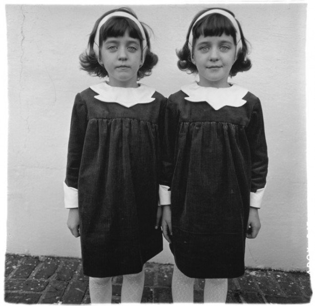 Diane Arbus: Identical twins, Roselle, N. J. 1967. (© The Estate of Diane Arbus)