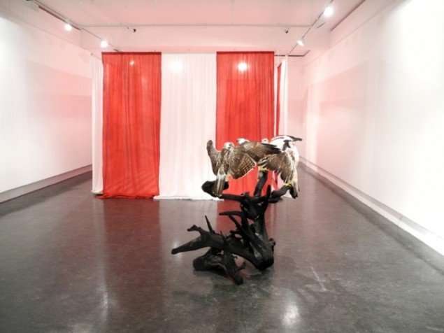 Udstillingsview med værkerne The Meeting, 2012 og Order of Red & White, 2011. Pressefoto.