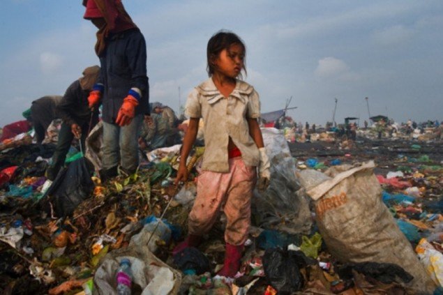 Nigel Dickinson: Fra serien Smokey Mountain Rubbish Dump, Phnom Penh, Cambodia.