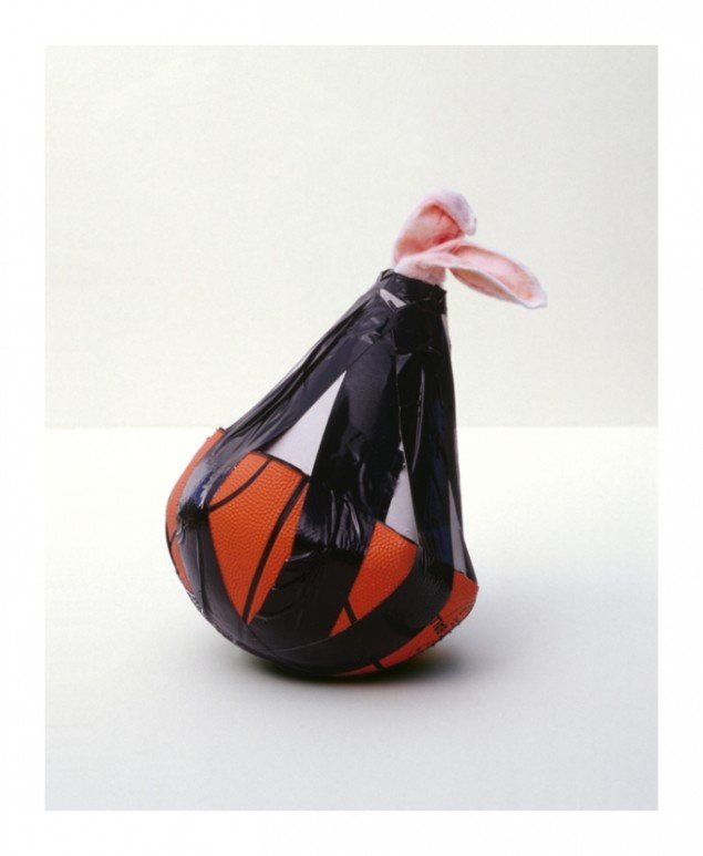 Halv bold med ører, 1997/2012. Fra serien Rabbit Molds. Lampdaprint på dipon. Pressefoto.