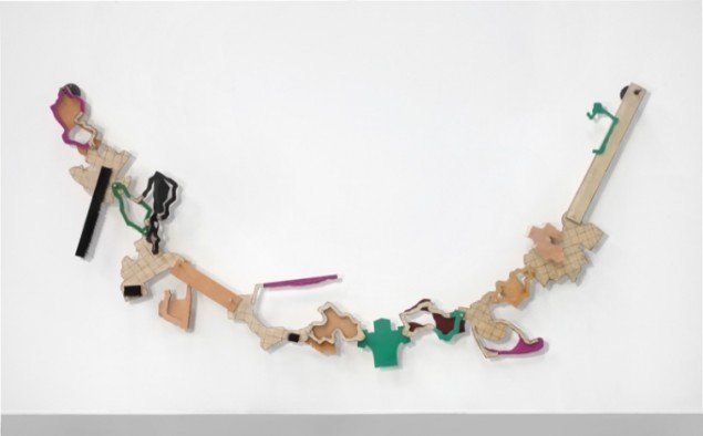 Thomas Bang: Chain of small incidents, 2012, Træfinér, læder, kulblyant, rundstokke, jern (170 x 262 x 21 cm.). Foto: Erling Lykke Jeppesen