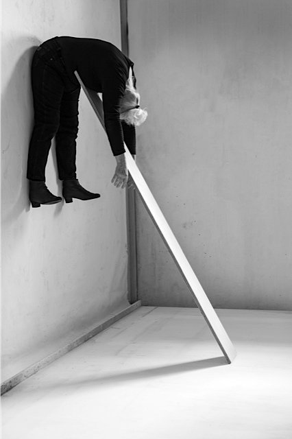 Plank, Floor, Shadow, Wall, Sculptress I, 2013. Pressefoto