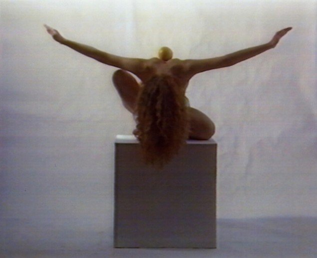Stillbillede fra Monumental Video Position for Plint, Body, Tea Pot Grapefruit and Alphabet, 1991. Pressefoto