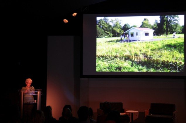 Joan Jonas leverer talk om hendes dOCUMENTA-værk. (Foto: Mille Højerslev Nielsen)