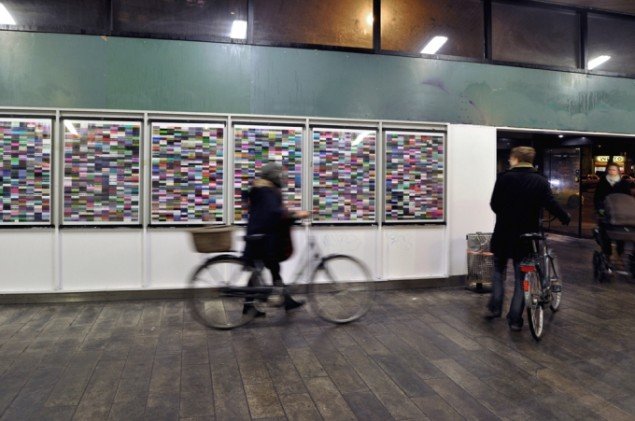  Kristoffer Ørum: Samfundsmetaforer, 2013 (plakater). Udstillingsview fra Dobbelt desillusion, Sydhavn Station 2013. Foto: Jens Axel Beck