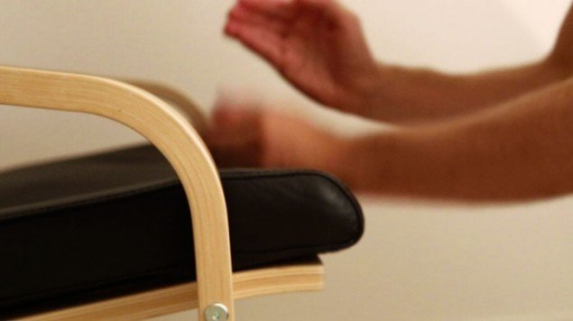 Mads Lynnerup: Chair Massage, 2014. (videostill)