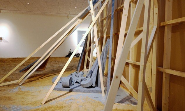Heine Skjerning: Sommerfuglepagode (detalje), 2014. Byggematerialer. På Skulptur og pagode, Vestjyllands Kunstpavillon 2014. Foto: Heine Skjerning