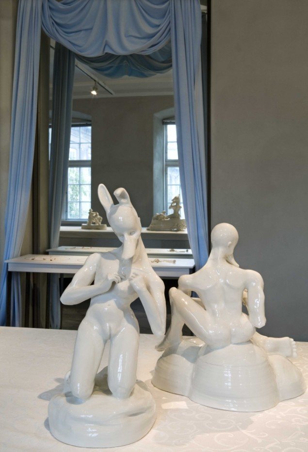 Louise Hindsgavl: In Reality, installationsview, Designmuseum Danmark, 2006. Porcelæn. Foto: Dorthe Krogh