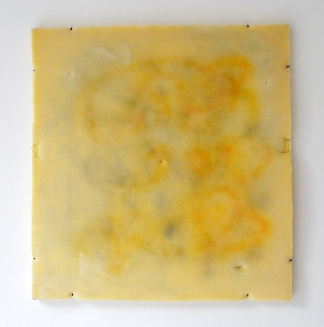 Johanne Skovbo Lasgaard: The Swallowed, 2014. Skum og airbrush, 93 x 90 cm. På The Order of Things, Marie Kirkegaard Gallery. Foto: Marie Kirkegaard Gallery