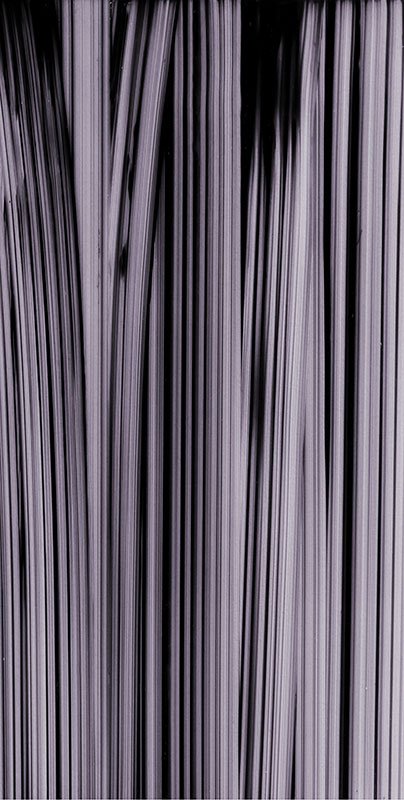 Ruth Campau: Vertical (Purple), 2014. Inkjet print på Slickrock Mettallic Pearl, 197 x 103 cm. På Crystalline, Galleri DGV. Foto: Michael Mørk