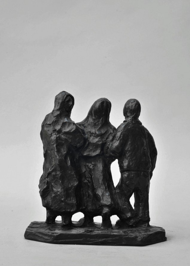 Bjørn Nørgaard: Kvinde og to børn, 2014. Bronze, 18 x 17 x 10 cm. På TREUDDK, Galleri Susanne Ottesen. Foto: Galleri Susanne Ottesen