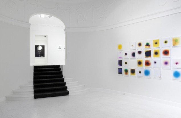 Installationsview fra udstillingen Light Break – Photography / Light Therapy på Martin Asbæk Gallery frem til 14. februar. Foto: David Stjernholm