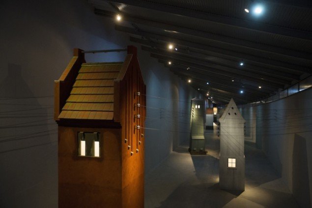 Installationsview fra udstillingen Mellem tårne på ARKEN frem til  1. nov. Foto: Torben Ekserod