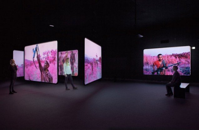 Richard Mosse, Video installation The Enclave 16 mm infrarød film overført til HD video 39:25 min.