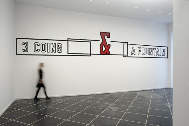 Installationsview af 3 COINS & A FOUNTAIN på udstillingen PER KIRKEBY, LAWRENCE WEINER, 2014-15, Galleri Susanne Ottesen til 14. marts. Foto: Stine Heger