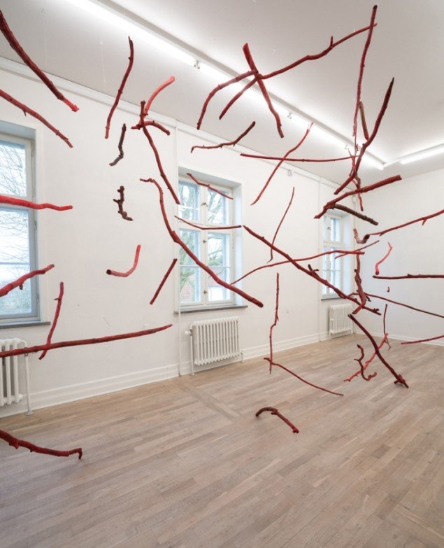 Installationsview. Morten Schelde: Red Noise Meditation, 2014. Courtesy: Galleri Susanne Ottesen. Foto: Kurt Nielsen 