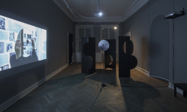 Installationsview af værket Notes on M.B., 2014. Museet for Samtidskunst, 2015. Foto: Anders Sune Berg
