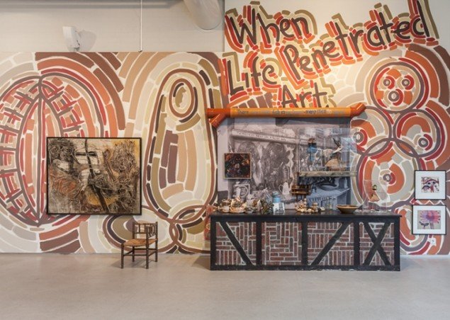 Brutal Vitality, installation bestående af egne værker, værker af Cobrakunstnere, fundne objekter og arkivmateriale. Cobra Museum, Amstelveen, Holland, 2015. Foto: Peter Tijhuis