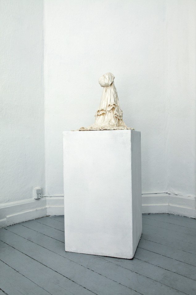 My Ghost, My Pearl #2, porcelæn, glasur, perlemor, 2010. Foto: Sian Kristoffersen