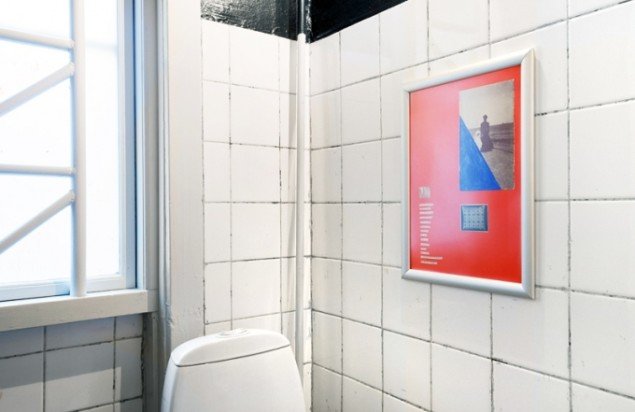 Installationsview fra The Toilet, 2015, Din Nye Ven, København. Foto: Christian Klintholm