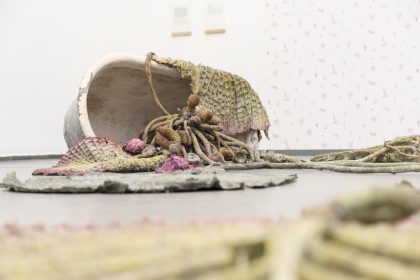 ‘Blomsterudstilling’ på Randers Kunstmuseum sætter højaktuelle temaer til debat