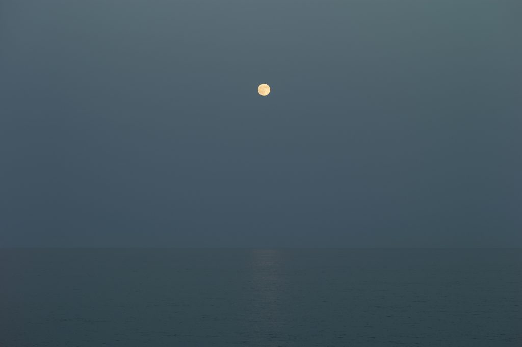 © Morten Andenæs_Månen-havet og jeg (The Moon-the ocean and I)_2017