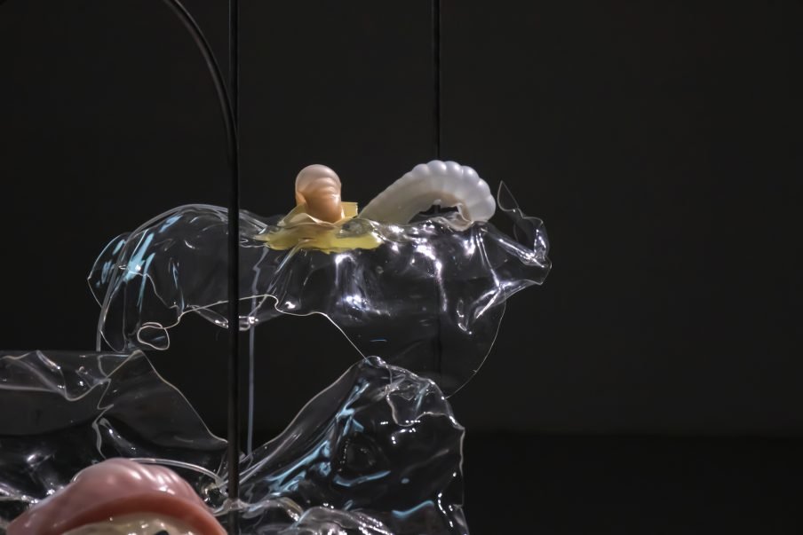 Studio ThinkingHand Intertidal Synthesis installation film og mixed media 2019