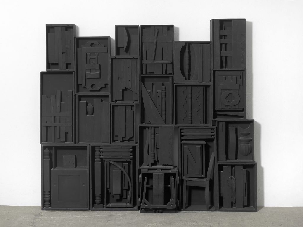 Louise Nevelson: Untitled, ca. 1964. Painted wood. 216 x 241 x 49,5 cm. Private Collection. Courtesy Fondazione Marconi, Milan. Photo: Alessandro Zambianchi-Simply.it, Milan © 2020 Estate of Louise Nevelson / Artists Rights Society (ARS), New York/VISDA