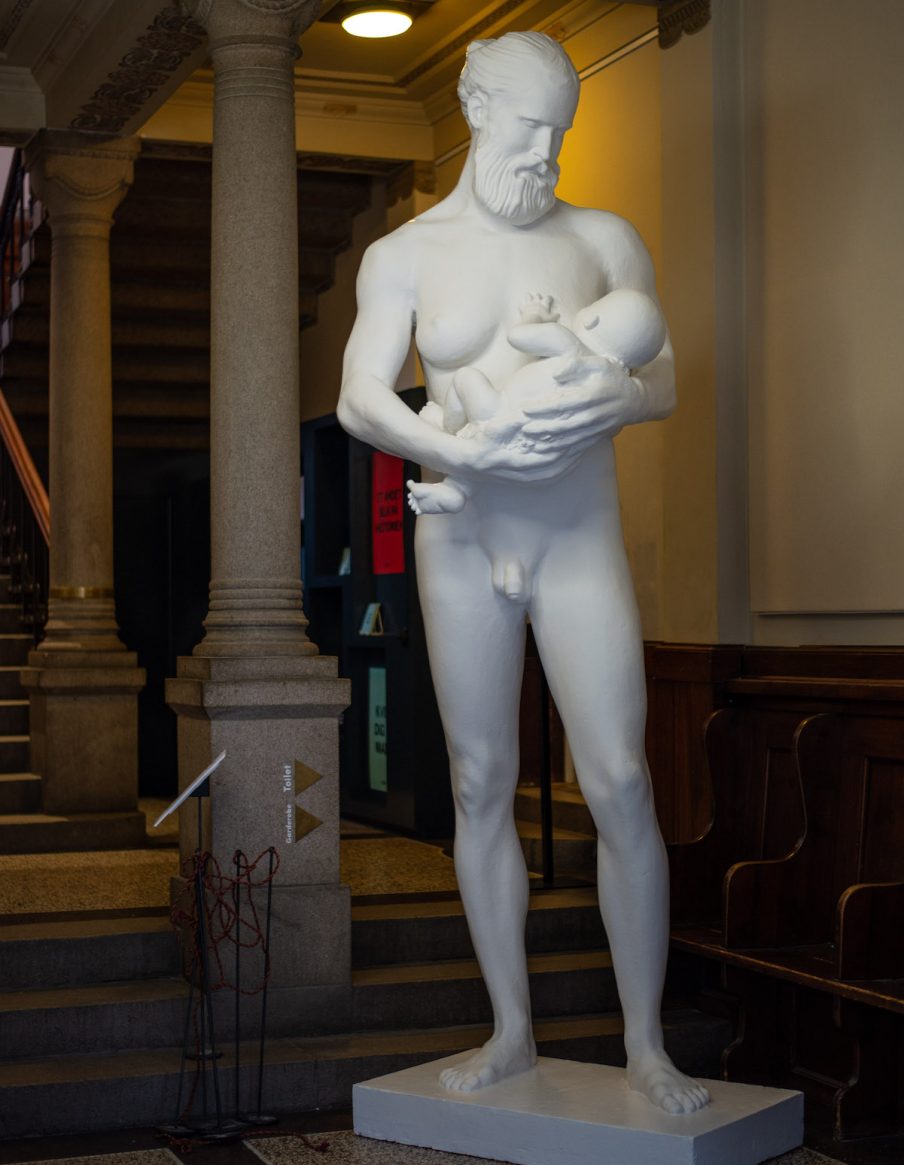 Kunstner donerer kontroversiel skulptur til KØN museum